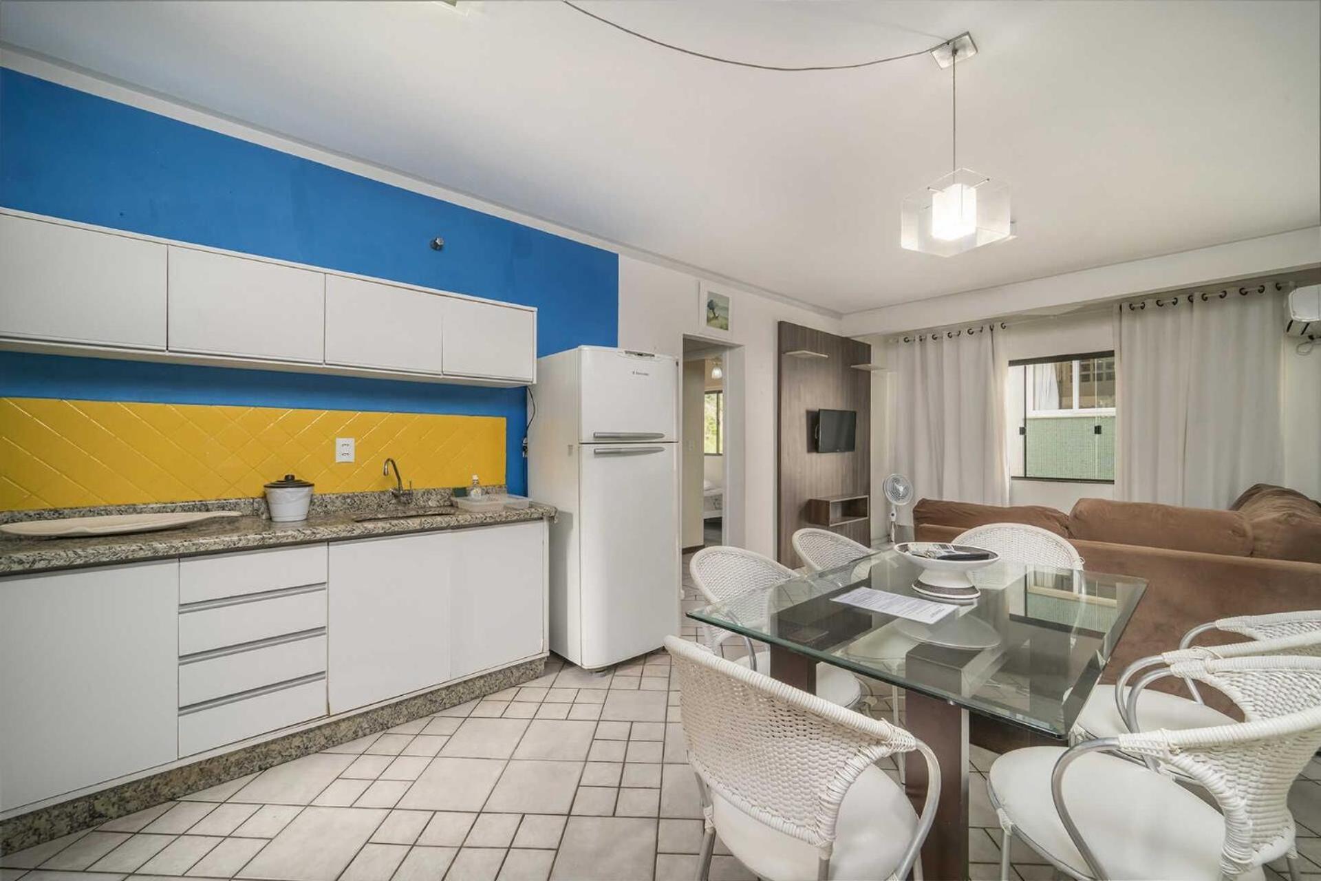 Апартаменты Apartamento Em 4 Ilhas Бомбиньяс Экстерьер фото