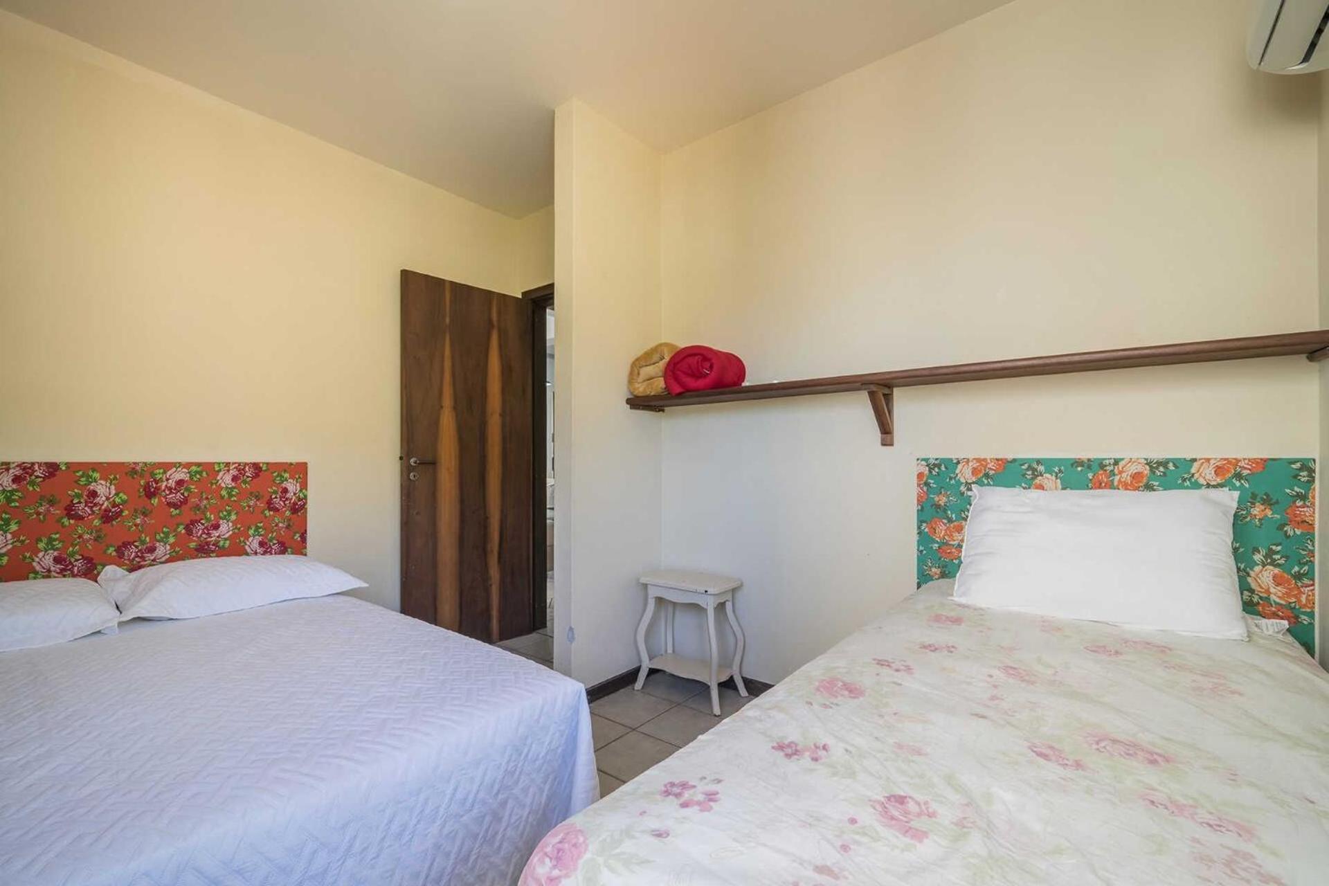 Апартаменты Apartamento Em 4 Ilhas Бомбиньяс Экстерьер фото