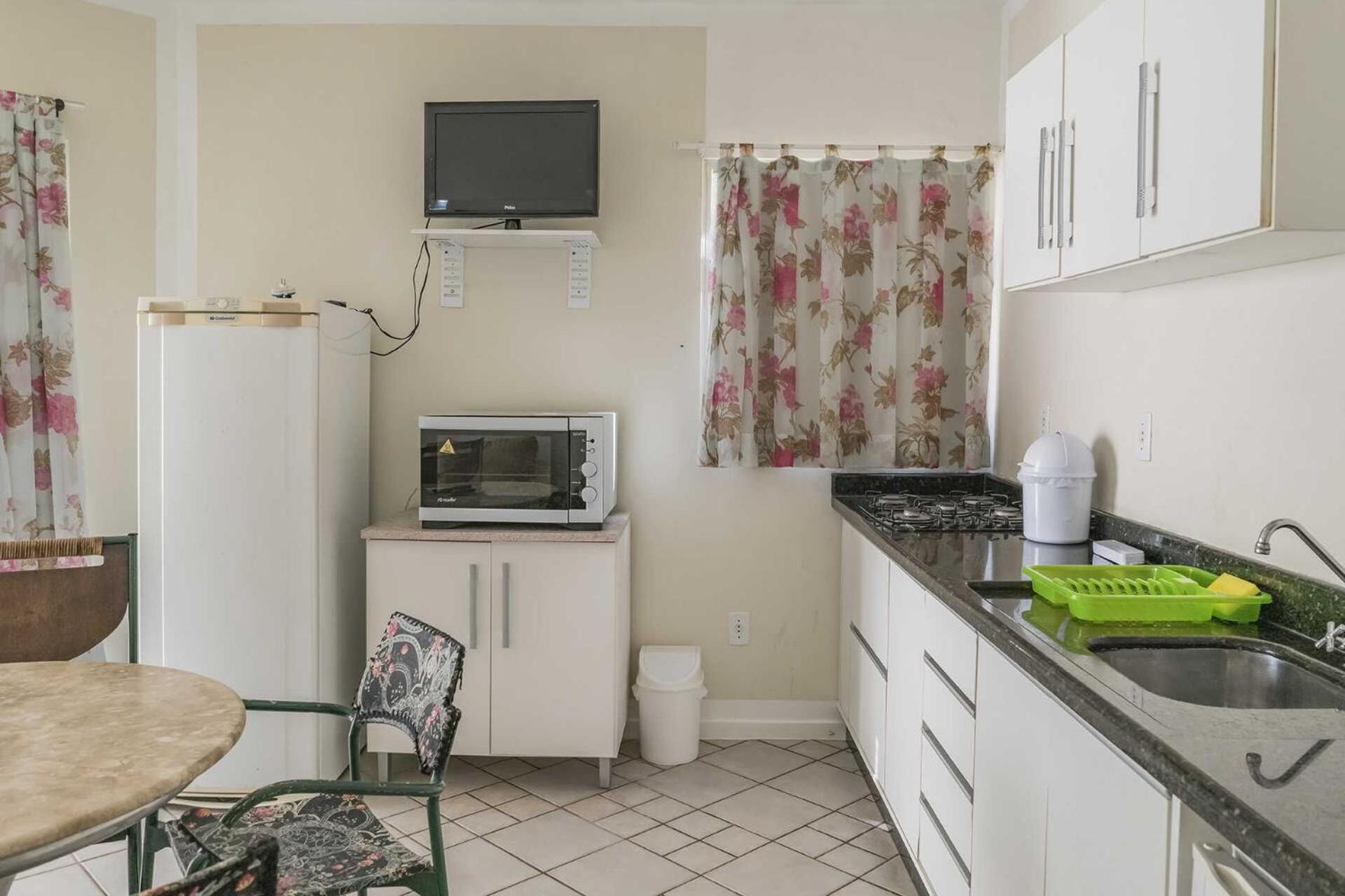 Апартаменты Apartamento Em 4 Ilhas Бомбиньяс Экстерьер фото