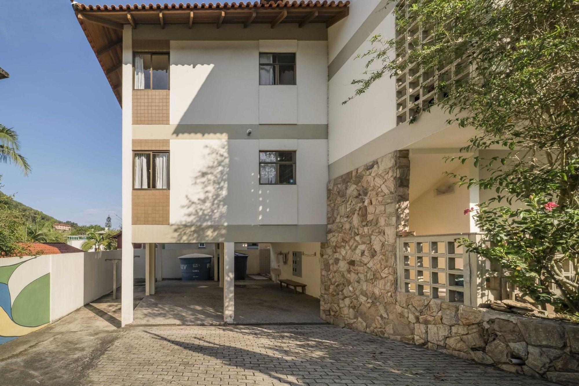 Апартаменты Apartamento Em 4 Ilhas Бомбиньяс Экстерьер фото