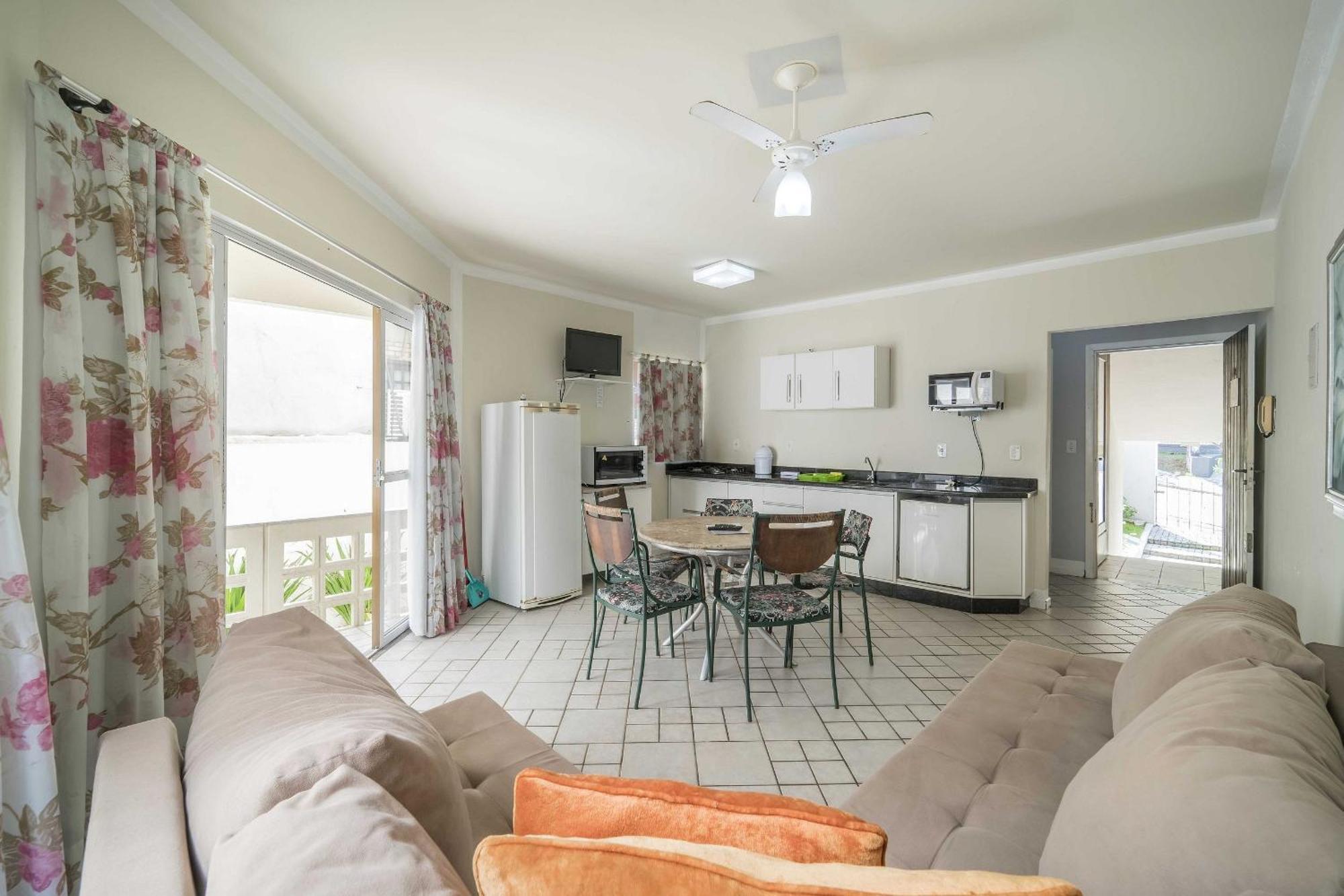 Апартаменты Apartamento Em 4 Ilhas Бомбиньяс Экстерьер фото