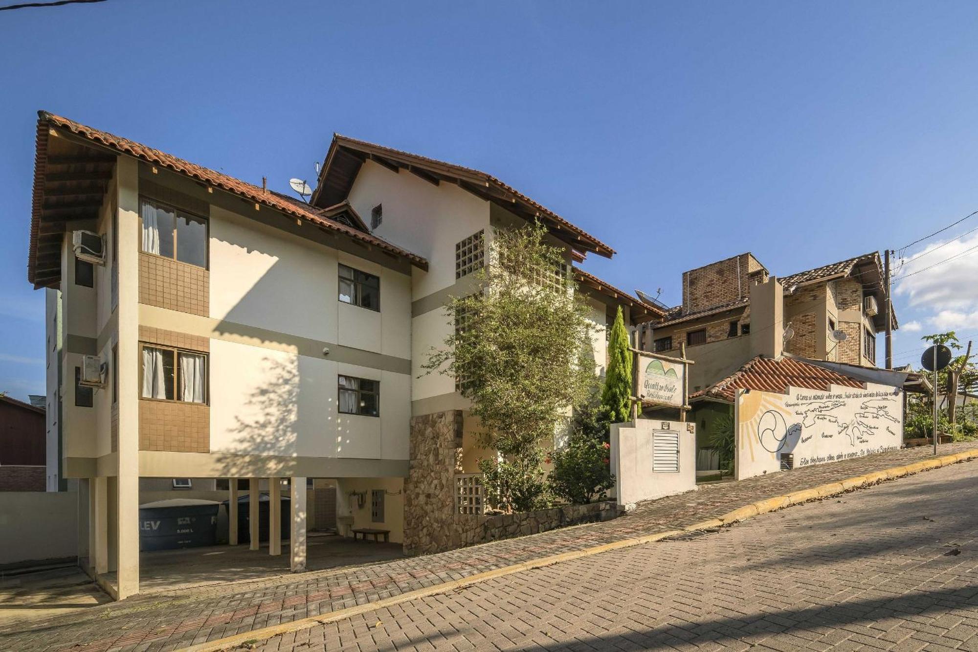 Апартаменты Apartamento Em 4 Ilhas Бомбиньяс Экстерьер фото